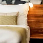 Vista Hotel 4*