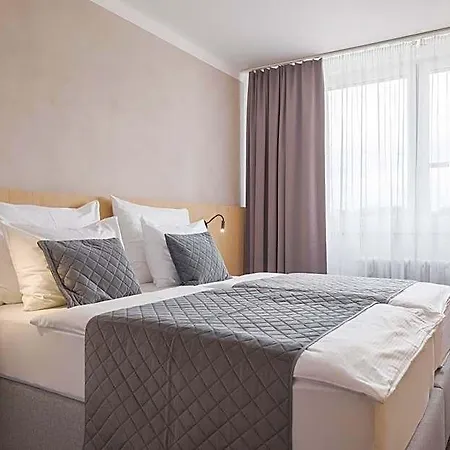 Vista Hotel 4*